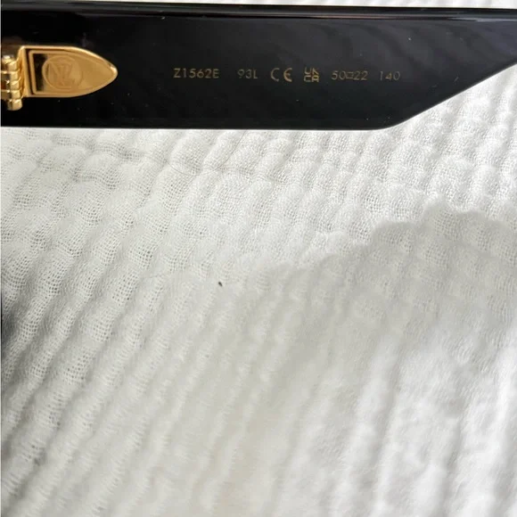 Louis Vuitton Black Sunglasses with Gold Accents - Picture 5 of 9